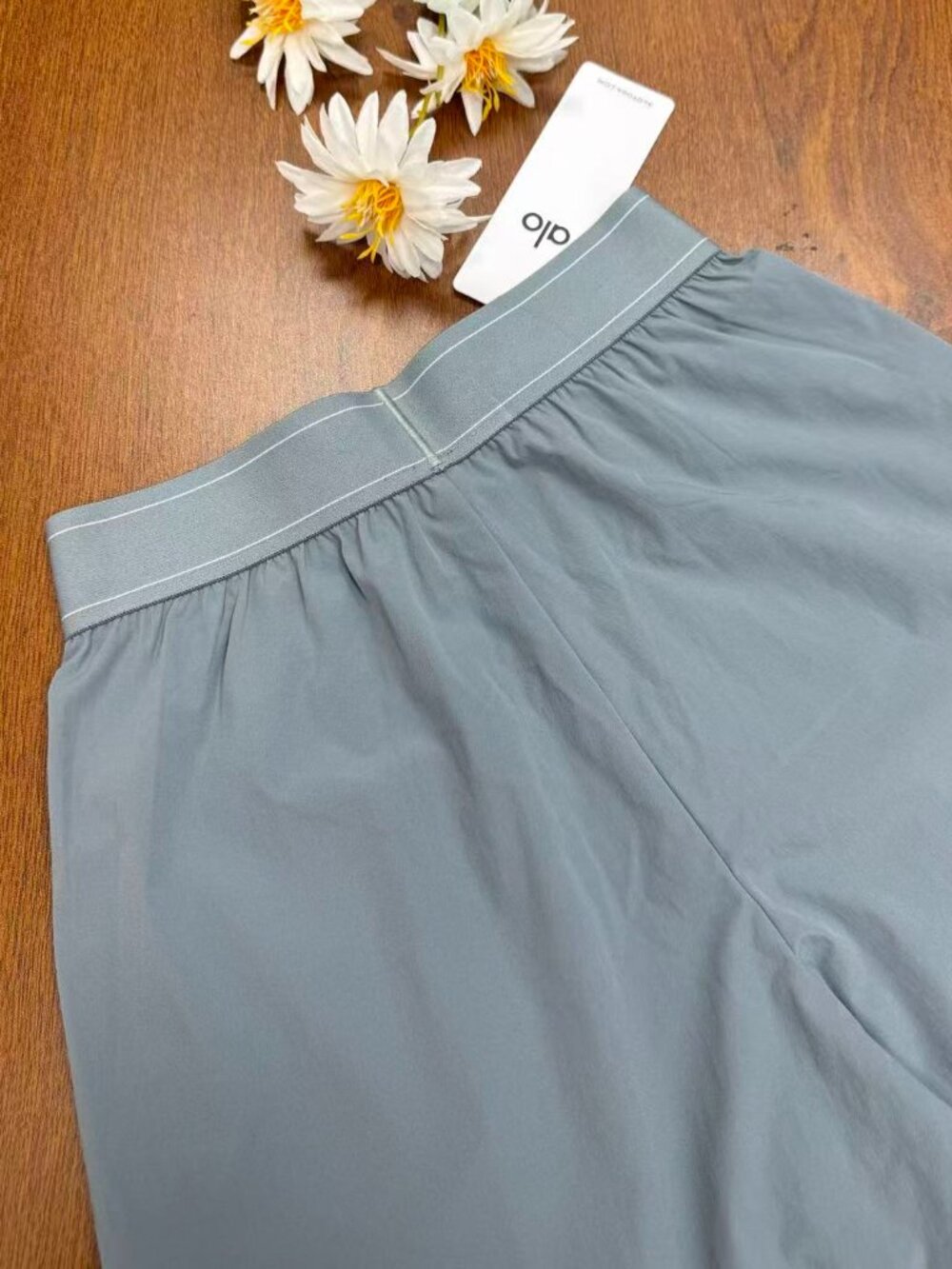 NWT 😉 Steel Grey ALO Yoga High Waisted Pants | 30" Inseam💕 Soft Neutral - Picture 5 of 7